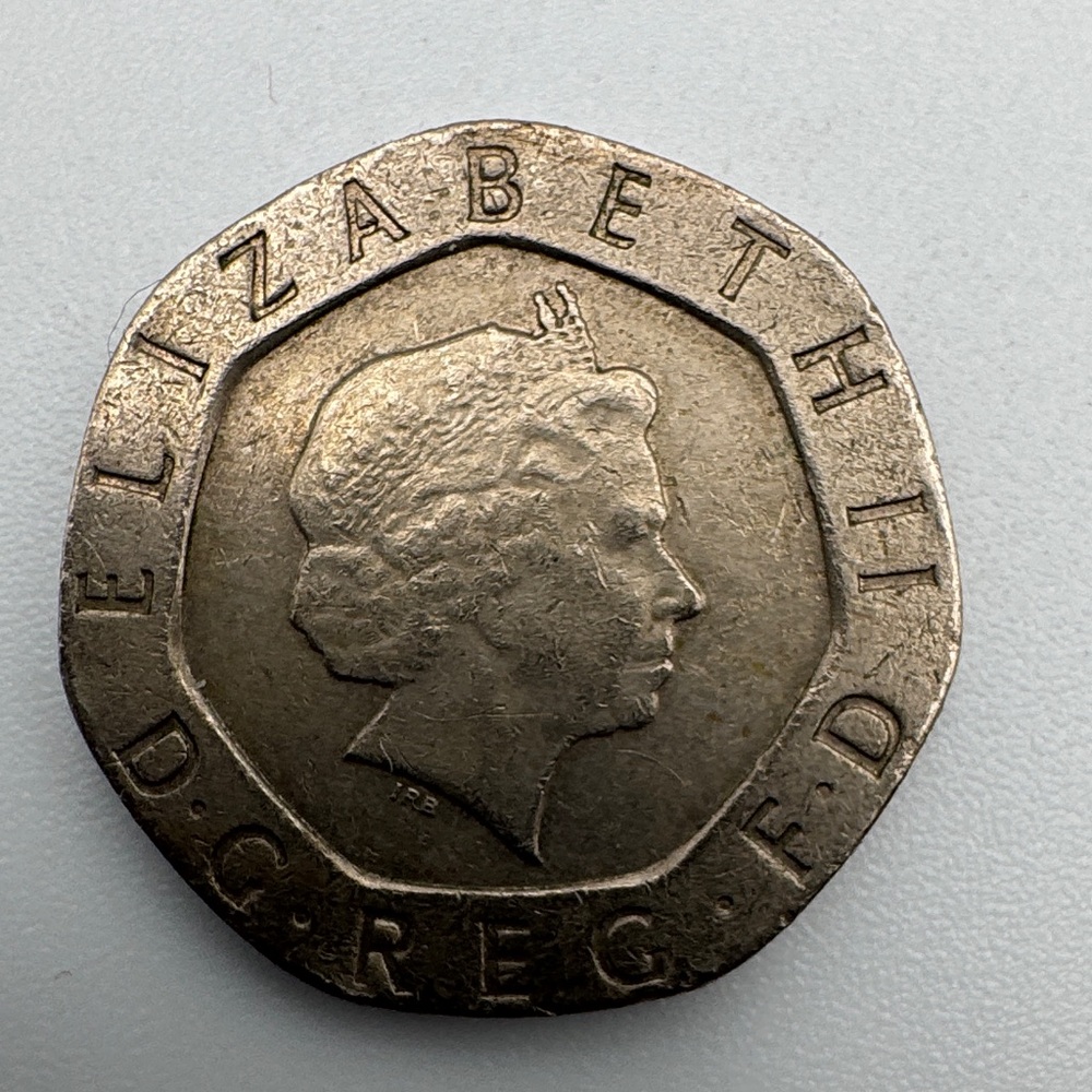 2002 UK Twenty Pence Queen Elizabeth II Coin * RARE COLLECTIBLE *